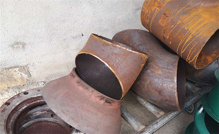 20厚鋼立柱加工廠家，排水螺旋鋼管，1824mm螺旋管，鋼材場(chǎng)400mm螺旋管