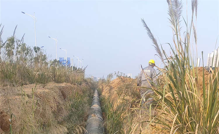 鋼材場槽鋼批發(fā)，Q235B角鋼價(jià)格，2220螺旋管，377螺旋焊管