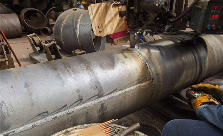 2420mm螺旋鋼管，內(nèi)直徑1800mm螺旋管-1820mm螺旋焊管，2820螺旋管廠家，鎖扣鋼管樁廠家